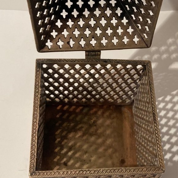 Vintage Metal Brass Heavy Duty Box, Bin, Stash - Picture 4 of 6